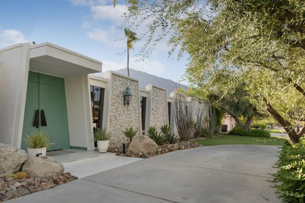 1999 S Joshua Tree Place Palm Springs, CA 92264
