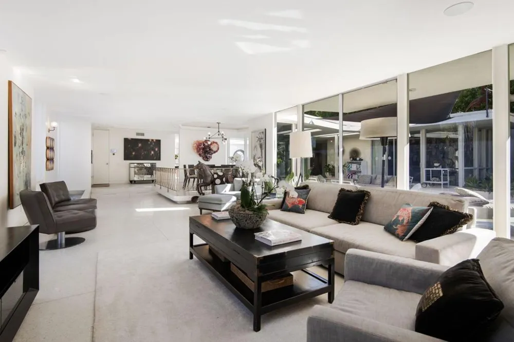 1999 S Joshua Tree Place Palm Springs, CA 92264