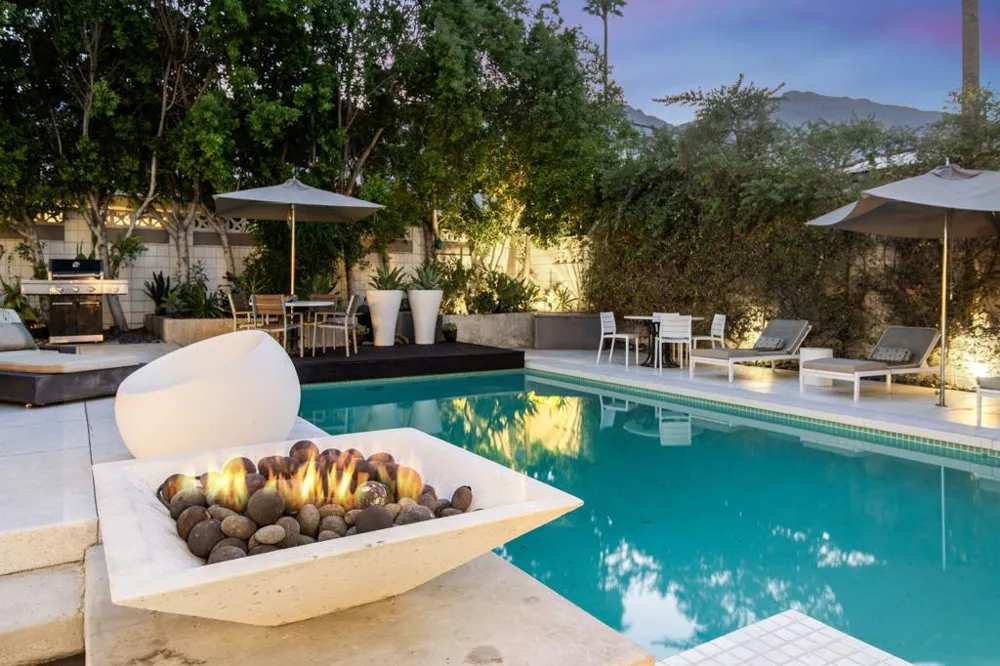 1999 S Joshua Tree Place Palm Springs, CA 92264
