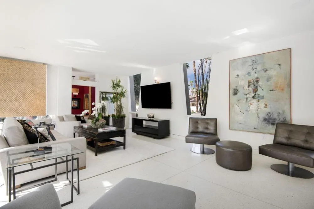 1999 S Joshua Tree Place Palm Springs, CA 92264
