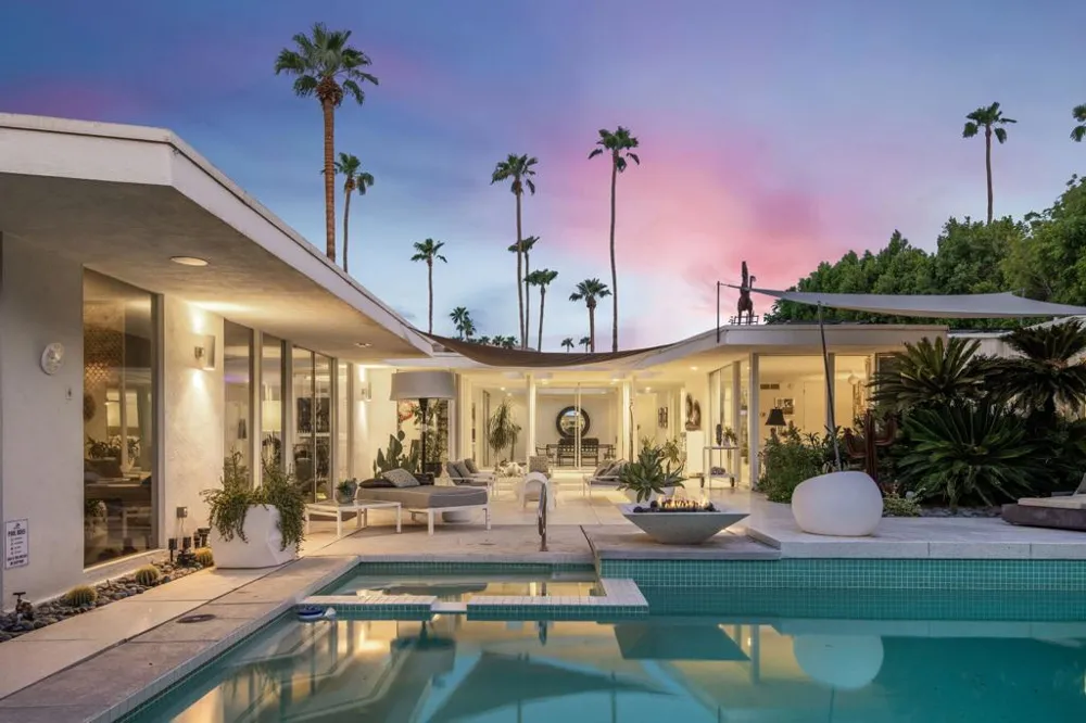 1999 S Joshua Tree Place Palm Springs, CA 92264