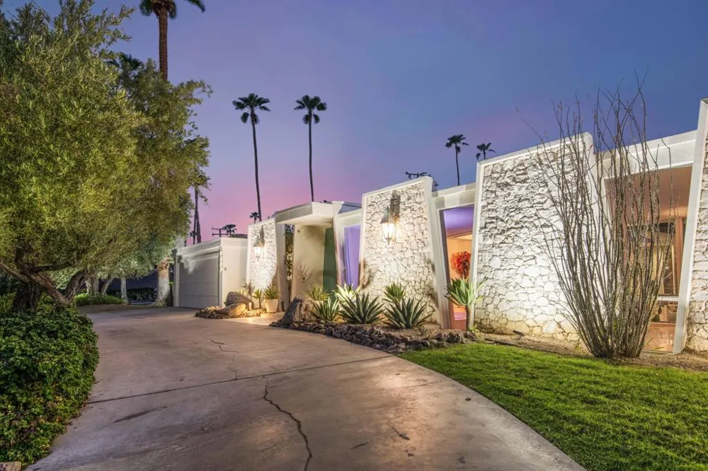 1999 S Joshua Tree Place Palm Springs, CA 92264