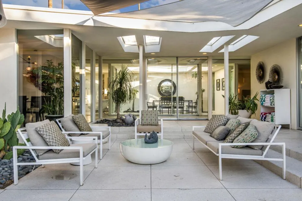 1999 S Joshua Tree Place Palm Springs, CA 92264