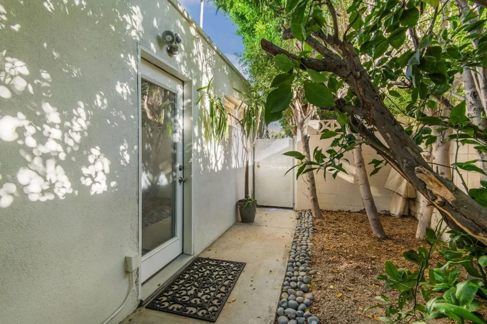 1999 S Joshua Tree Place Palm Springs, CA 92264