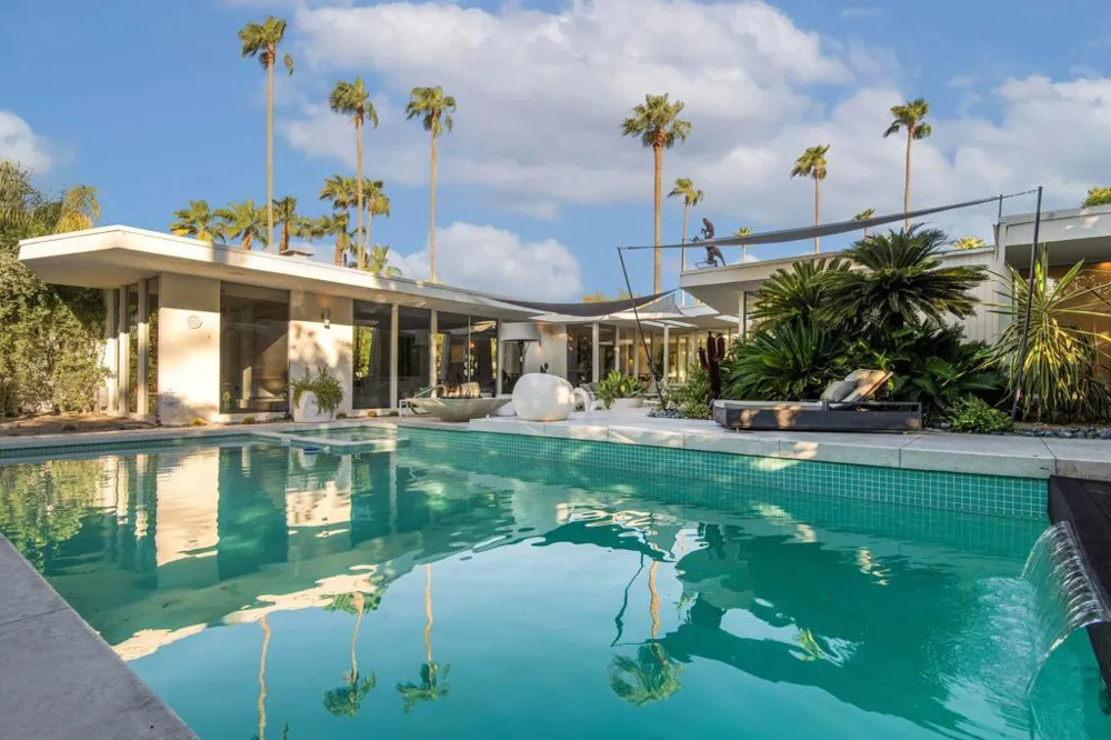 1999 S Joshua Tree Place Palm Springs, CA 92264
