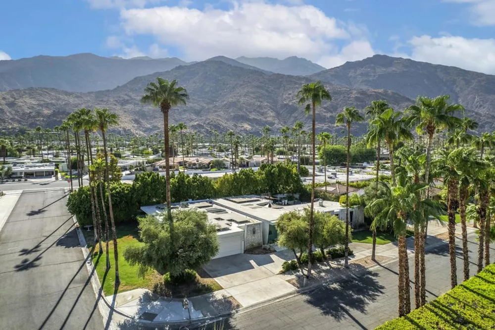 1999 S Joshua Tree Place Palm Springs, CA 92264