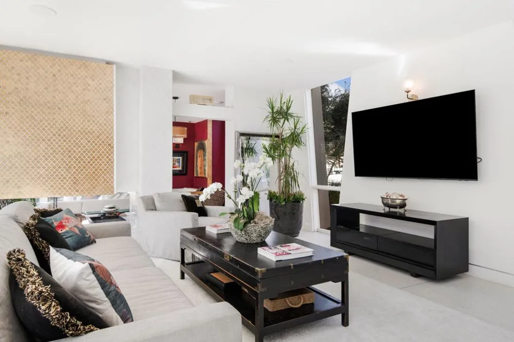 1999 S Joshua Tree Place Palm Springs, CA 92264