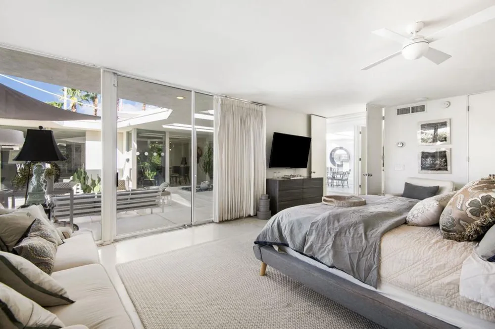 1999 S Joshua Tree Place Palm Springs, CA 92264
