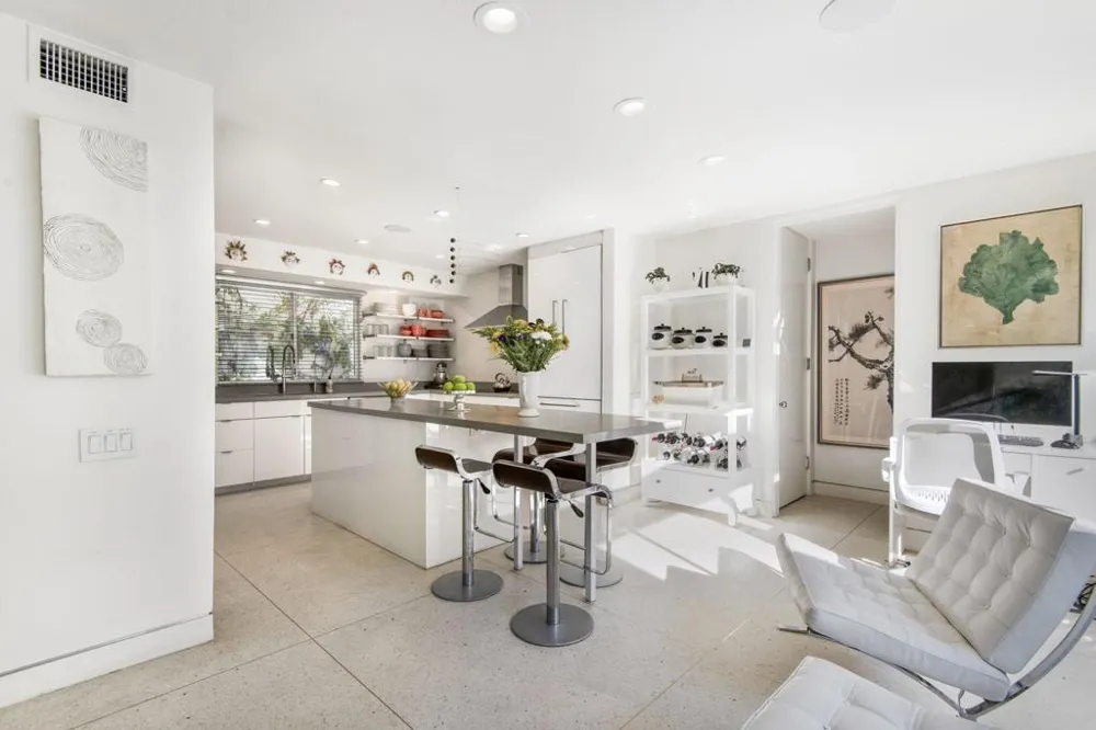 1999 S Joshua Tree Place Palm Springs, CA 92264