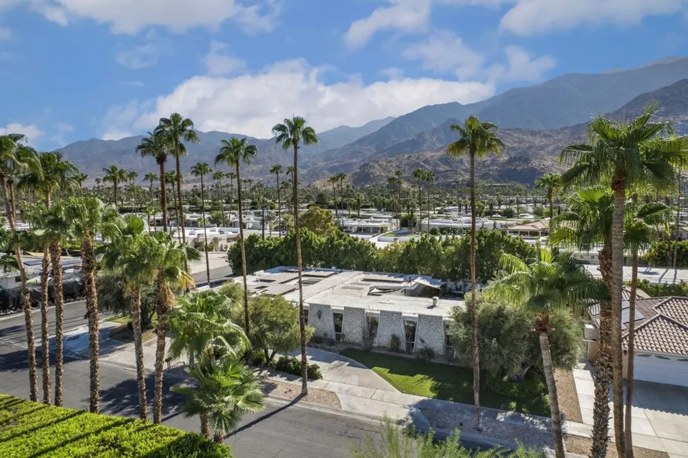 1999 S Joshua Tree Place Palm Springs, CA 92264