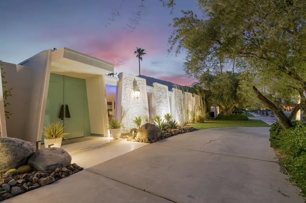 1999 S Joshua Tree Place Palm Springs, CA 92264