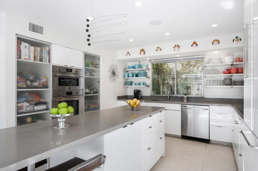 1999 S Joshua Tree Place Palm Springs, CA 92264