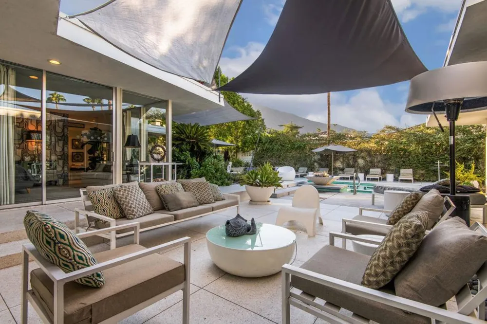 1999 S Joshua Tree Place Palm Springs, CA 92264