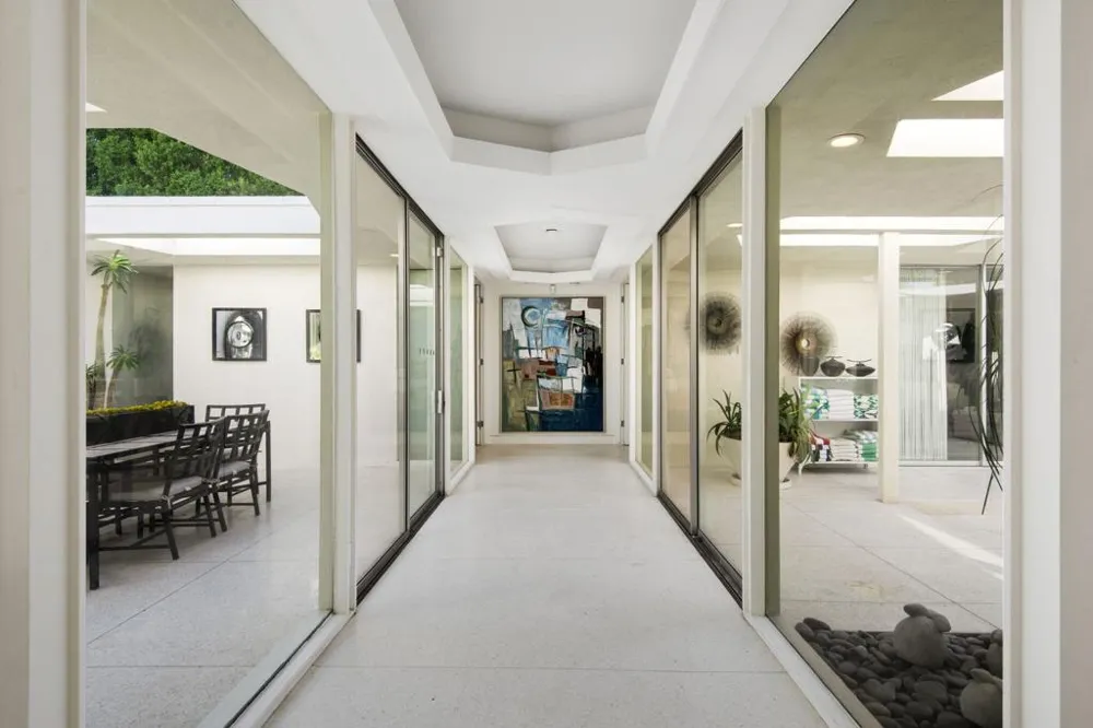 1999 S Joshua Tree Place Palm Springs, CA 92264