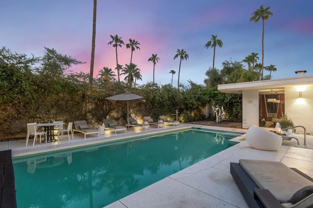 1999 S Joshua Tree Place Palm Springs, CA 92264