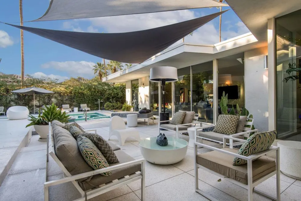 1999 S Joshua Tree Place Palm Springs, CA 92264