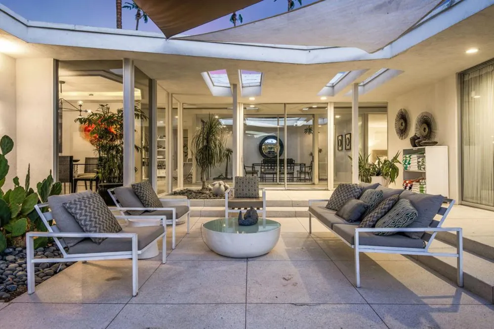 1999 S Joshua Tree Place Palm Springs, CA 92264