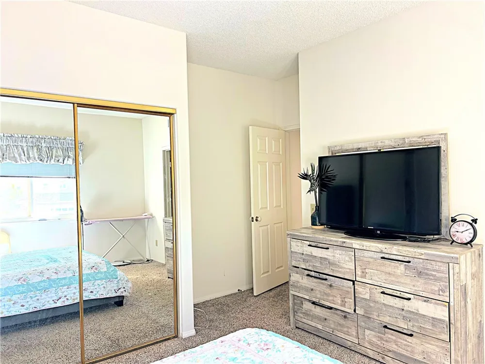 42205 Round Hill Drive Lancaster, CA 93536