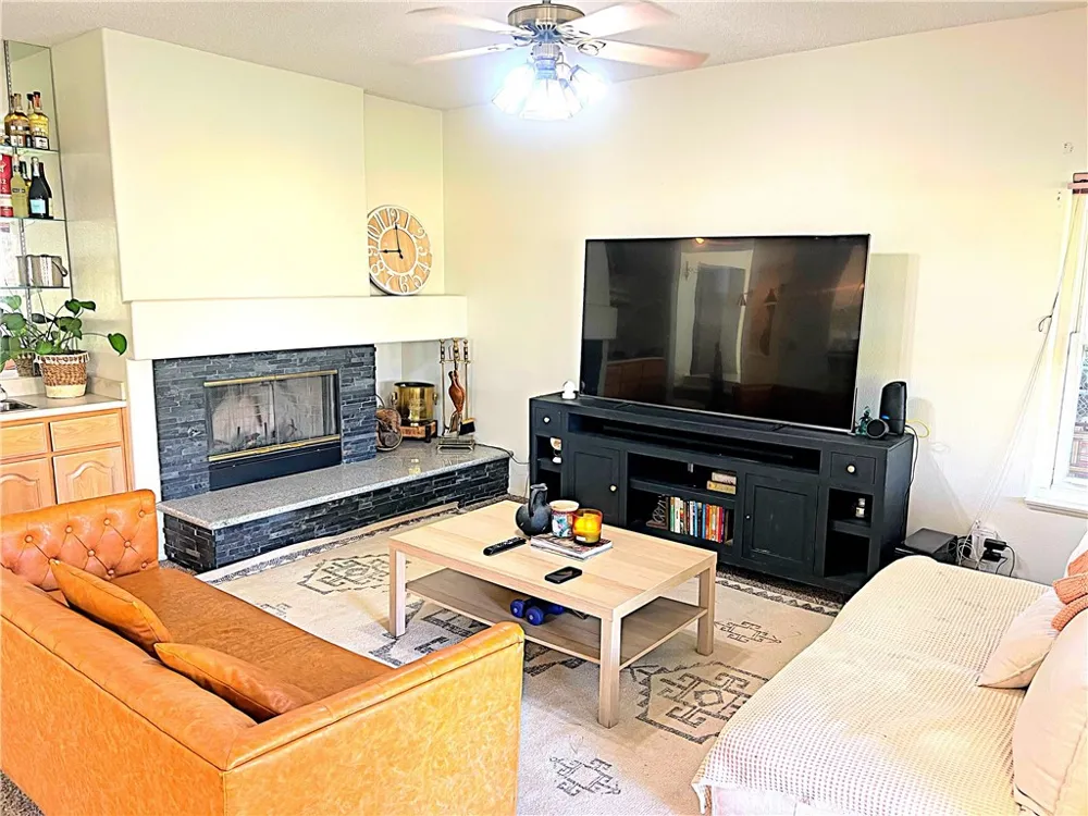 42205 Round Hill Drive Lancaster, CA 93536