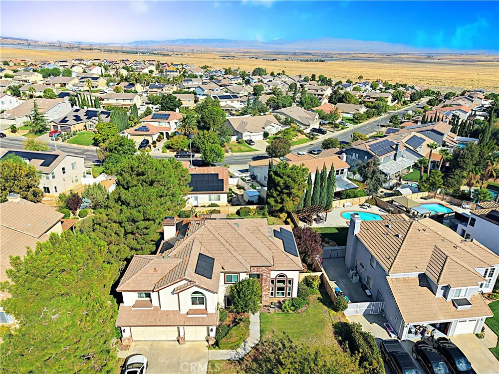 42205 Round Hill Drive Lancaster, CA 93536