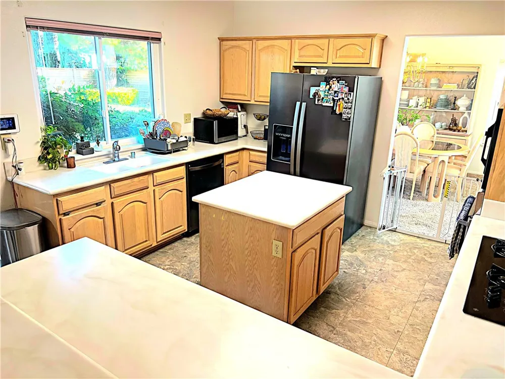42205 Round Hill Drive Lancaster, CA 93536