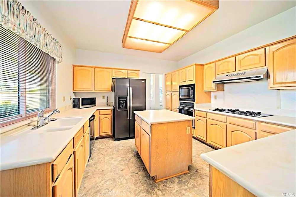 42205 Round Hill Drive Lancaster, CA 93536