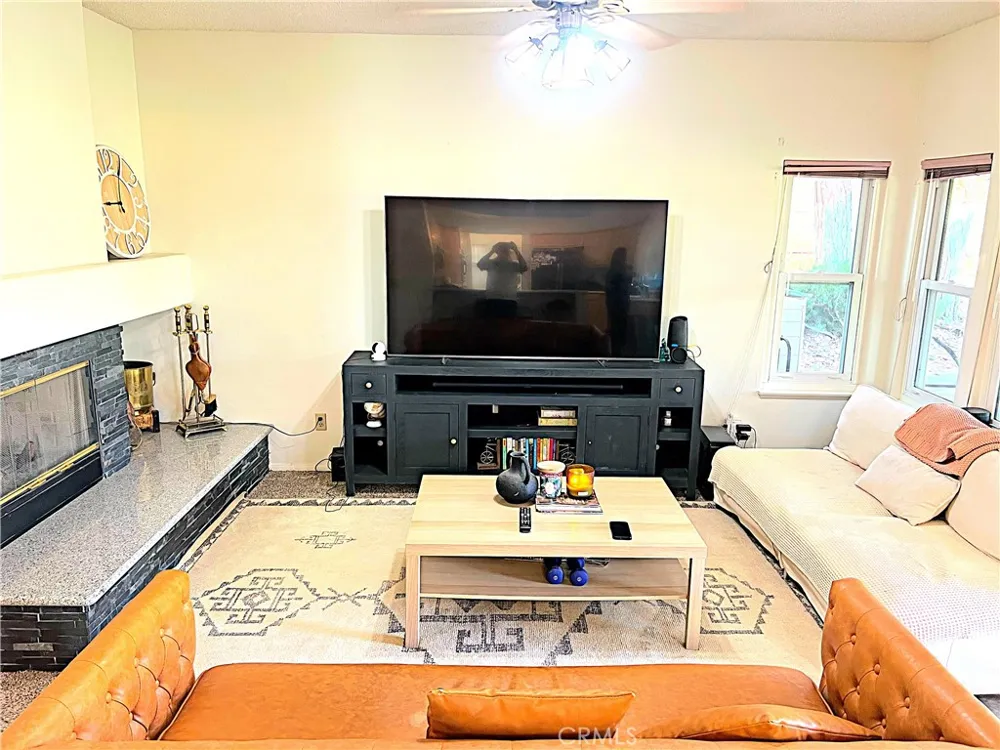 42205 Round Hill Drive Lancaster, CA 93536