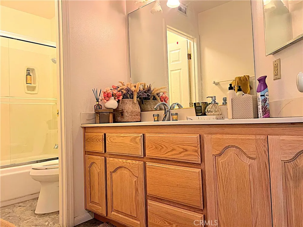 42205 Round Hill Drive Lancaster, CA 93536
