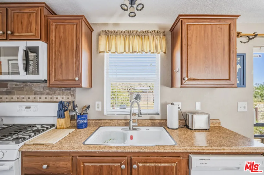 55616 Pipes Canyon Road Yucca Valley, CA 92284