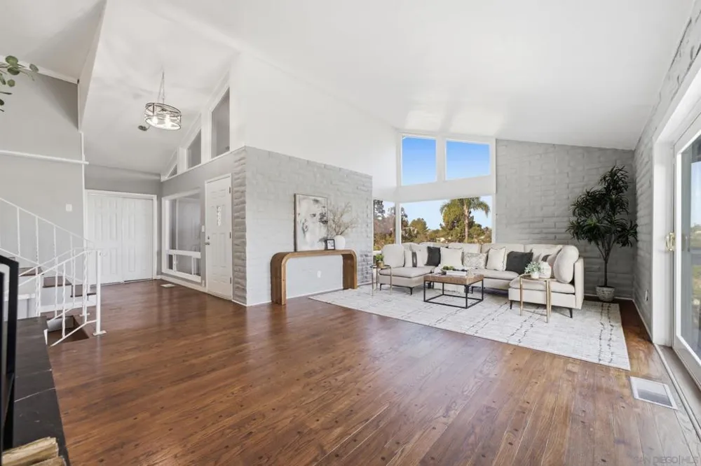 9332 Golondrina La Mesa, CA 91941