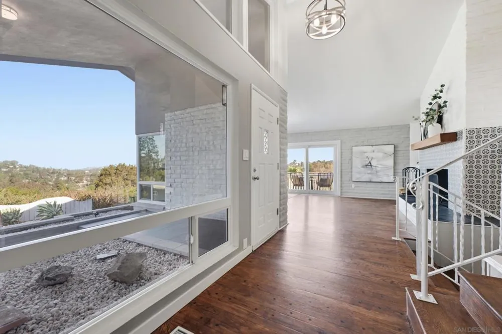 9332 Golondrina La Mesa, CA 91941