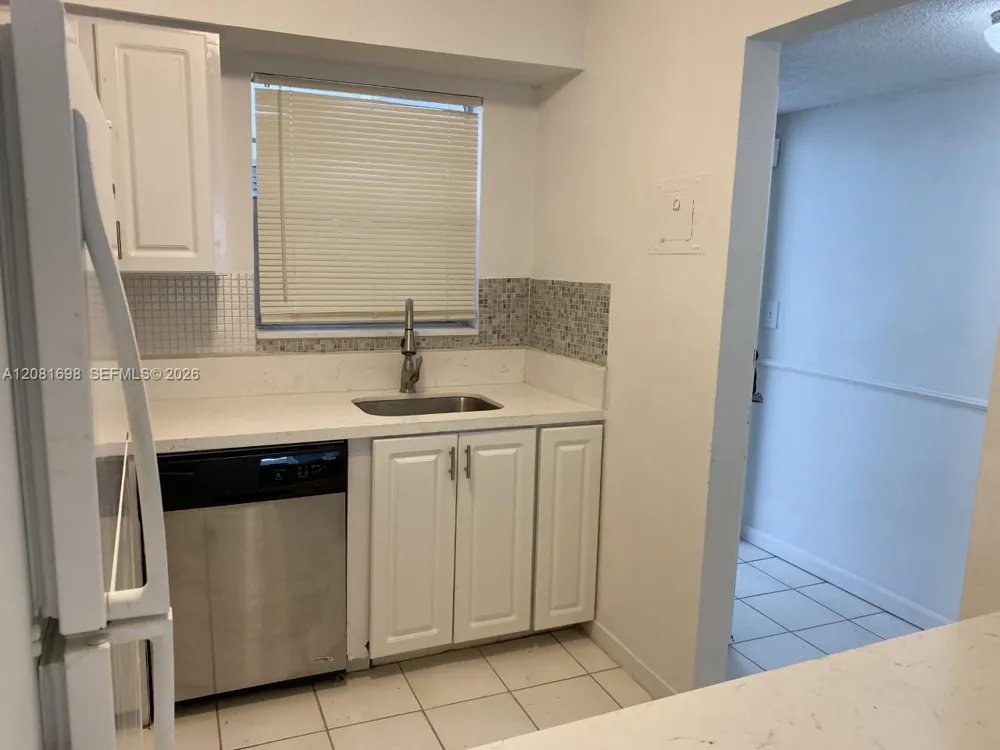 6505 Winfield Blvd #B-25 Margate, FL 33063