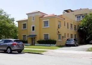 102 MENORES AVENUE #7