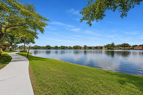 412 BRIARWOOD CIRCLE #412