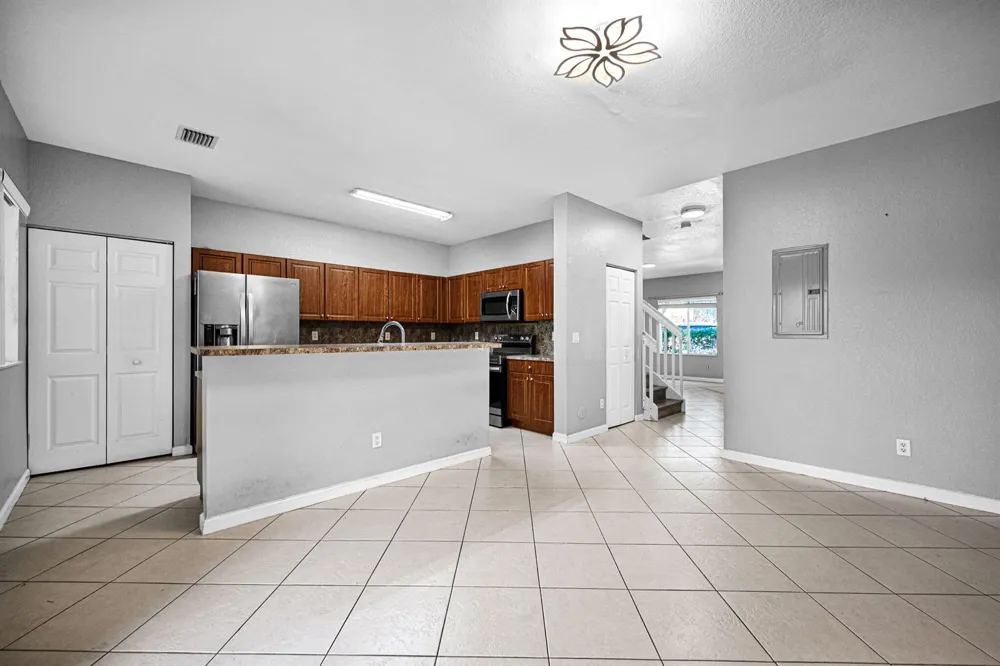 603 W SANTA CATALINA CIRCLE #603 North Lauderdale, FL 33068