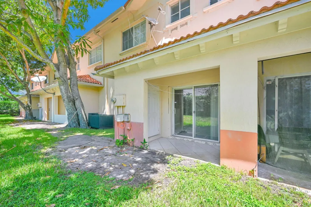 603 W SANTA CATALINA CIRCLE #603 North Lauderdale, FL 33068