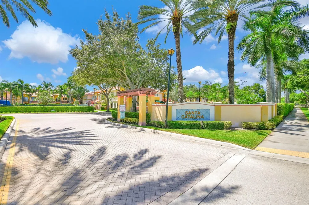 603 W SANTA CATALINA CIRCLE #603 North Lauderdale, FL 33068