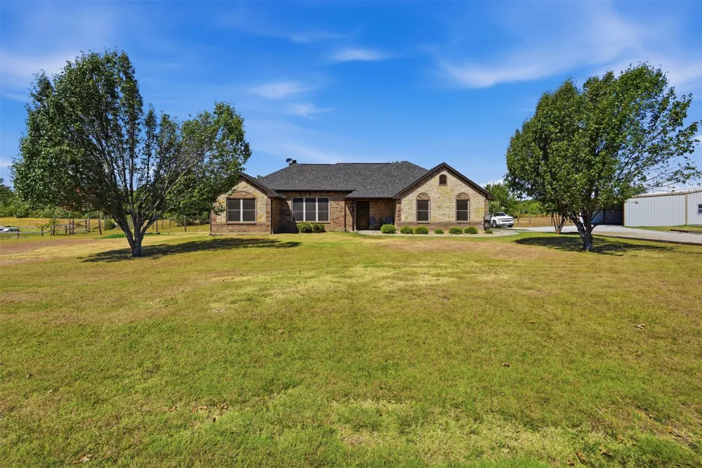 201 Casey Court Springtown, TX 76082