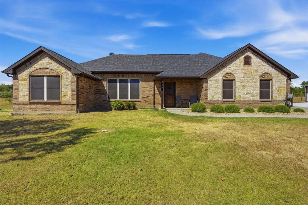201 Casey Court Springtown, TX 76082