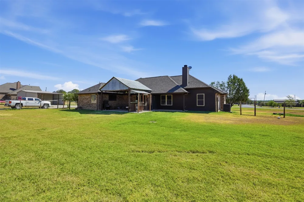 201 Casey Court Springtown, TX 76082