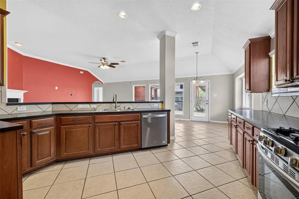 2105 Nassau Drive Seabrook, TX 77586