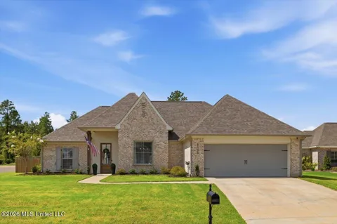 101 Lakecrest Drive