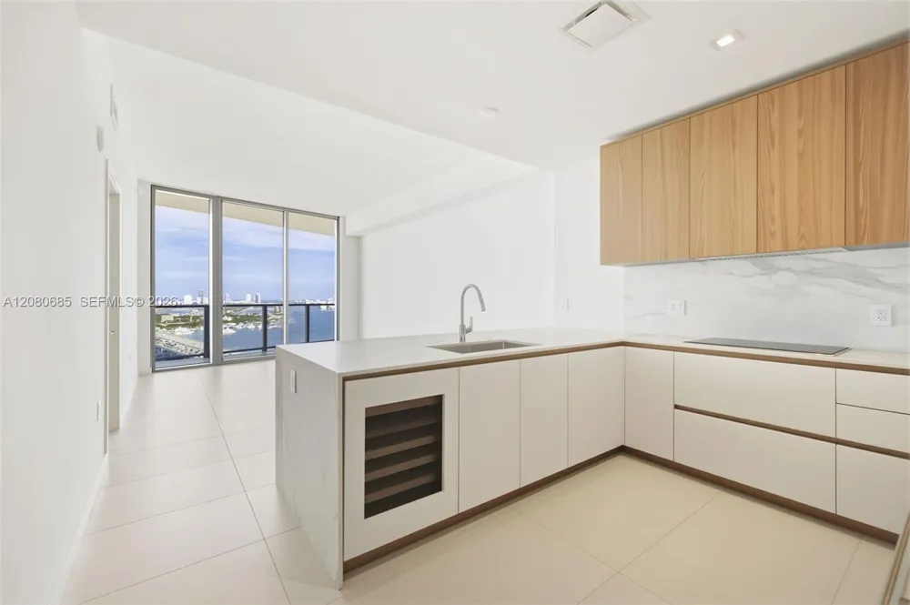 1400 Biscayne Blvd #2304 Miami, FL 33132