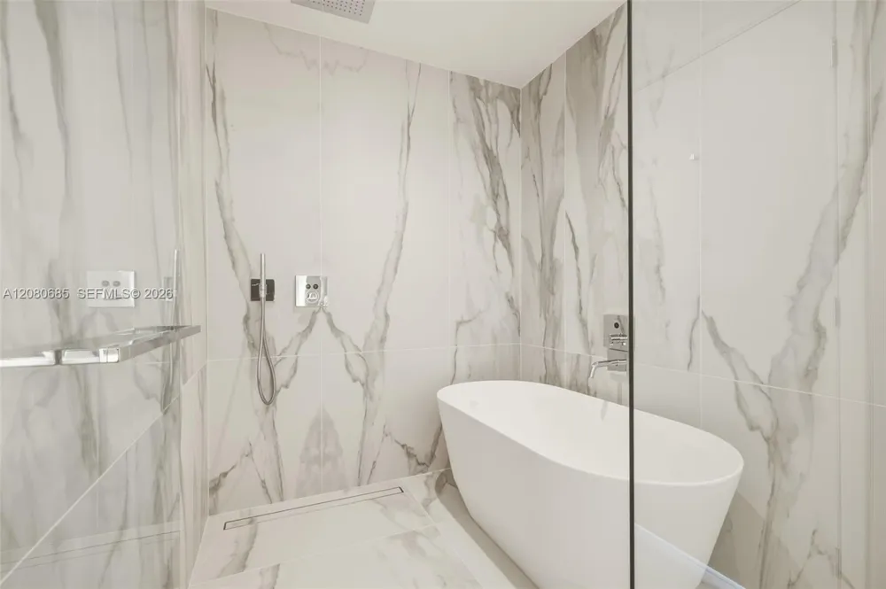 1400 Biscayne Blvd #2304 Miami, FL 33132