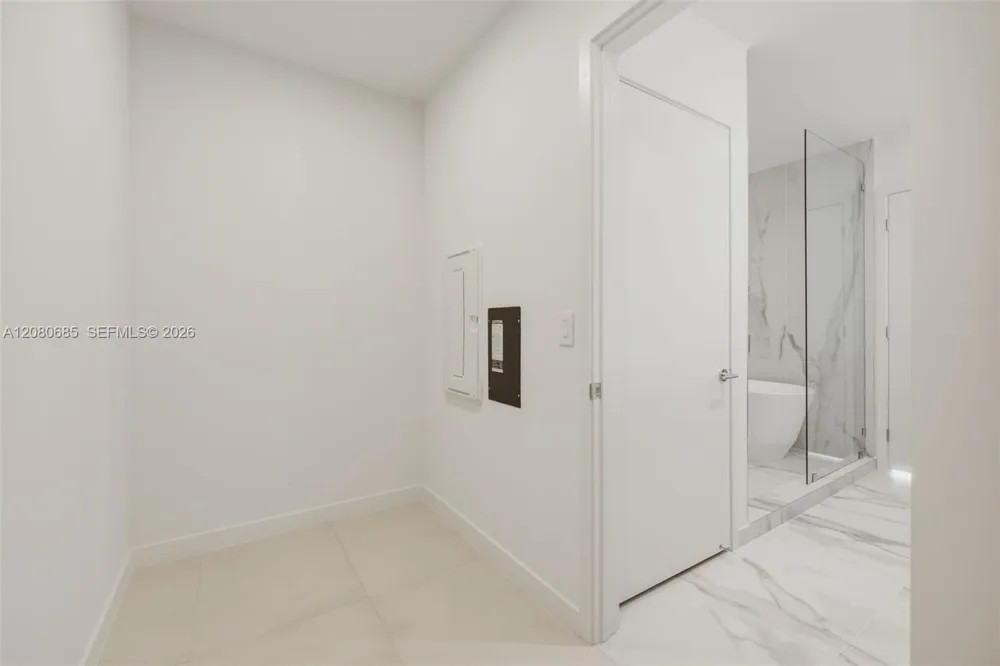 1400 Biscayne Blvd #2304 Miami, FL 33132
