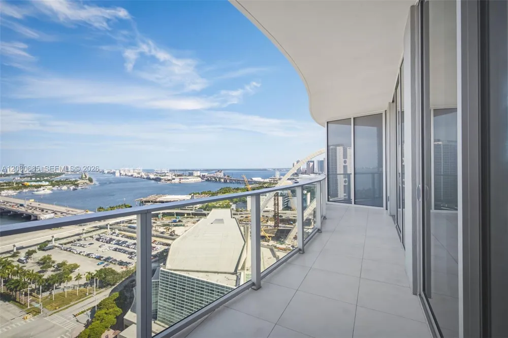 1400 Biscayne Blvd #2304 Miami, FL 33132