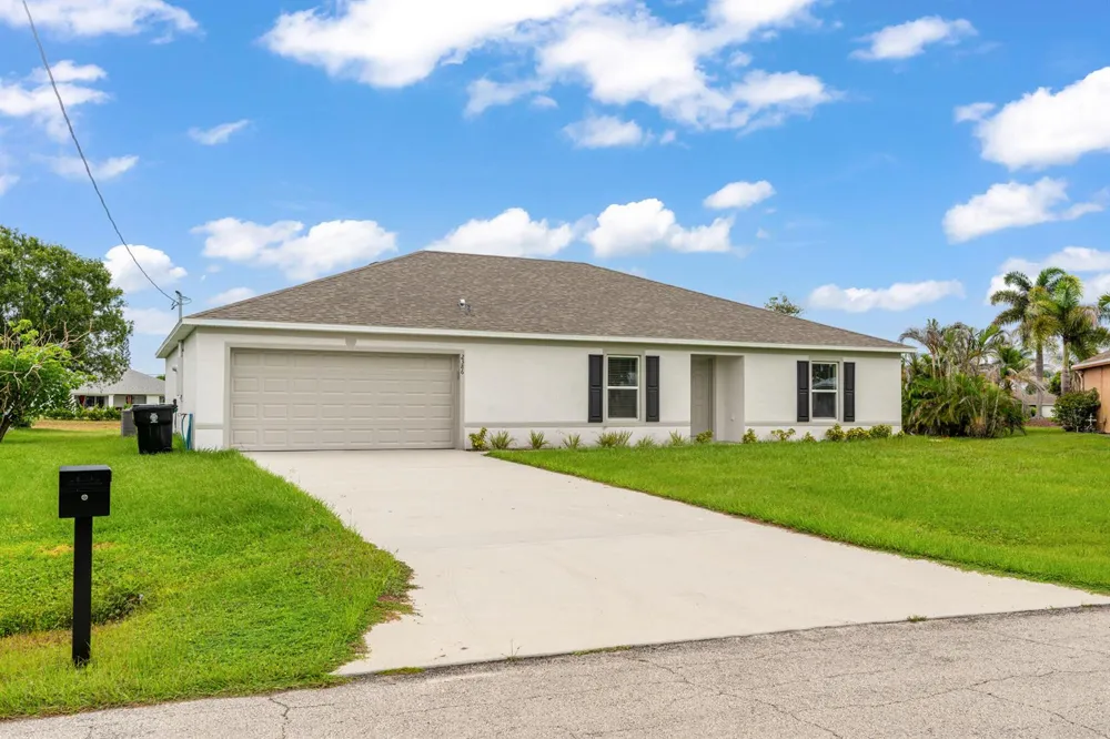 2386 SE Manor Avenue Port St. Lucie, FL 34952