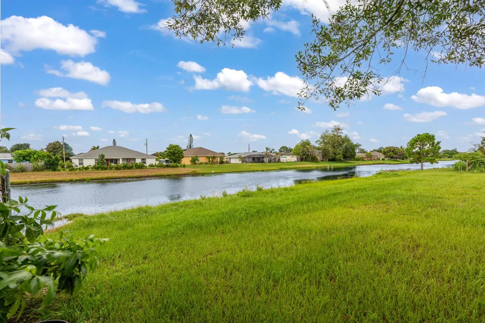 2386 SE Manor Avenue Port St. Lucie, FL 34952