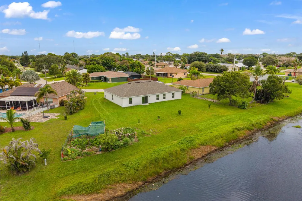 2386 SE Manor Avenue Port St. Lucie, FL 34952