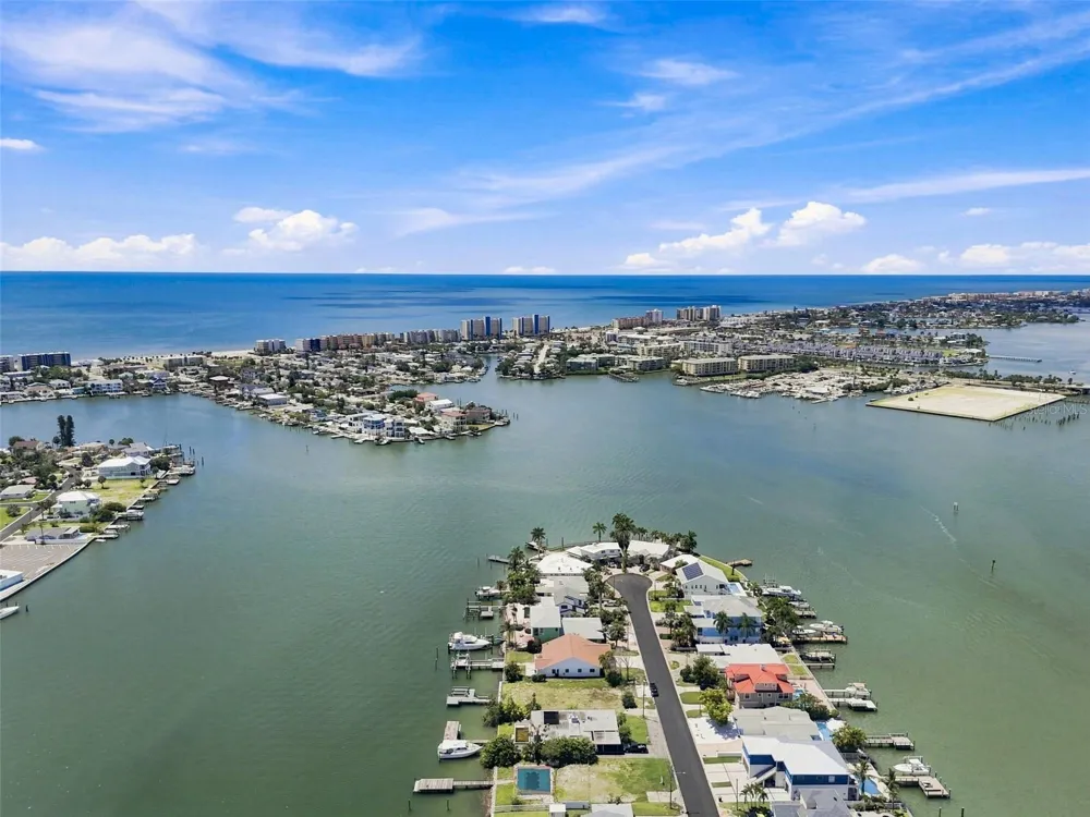 817 BAY POINT DRIVE Madeira Beach, FL 33708